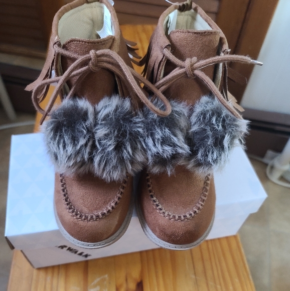Crazy 8 Brown Moccasin Boots With Pom Poms - Picture 3 of 12